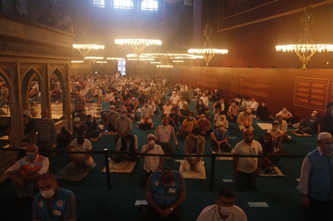 Ayasofya’da İlk Bayram Namazı Binlerin Katılımıyla Kılındı