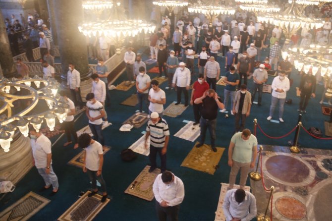Ayasofya’da İlk Bayram Namazı Binlerin Katılımıyla Kılındı
