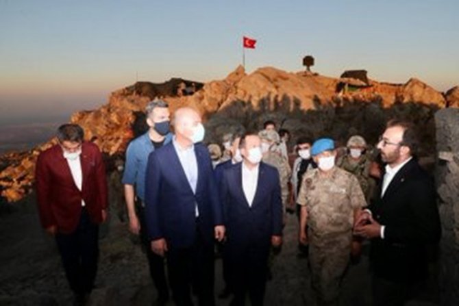 Bakan Soylu Güneyçam Jandarma Karakol Komutanlığı’nda Askerlerle Bayramlaştı