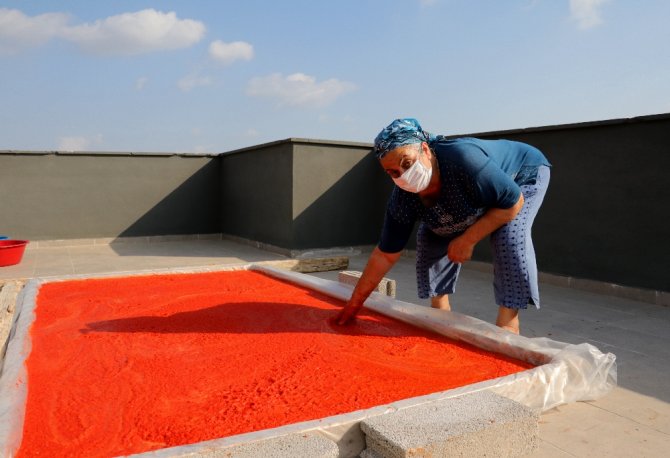 Adana’da Salça Sezonu Başladı, Damlar Kırmızıya Boyandı