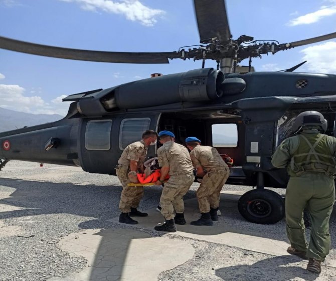 Yaralı Vatandaş Askeri Helikopter İle Kurtarıldı