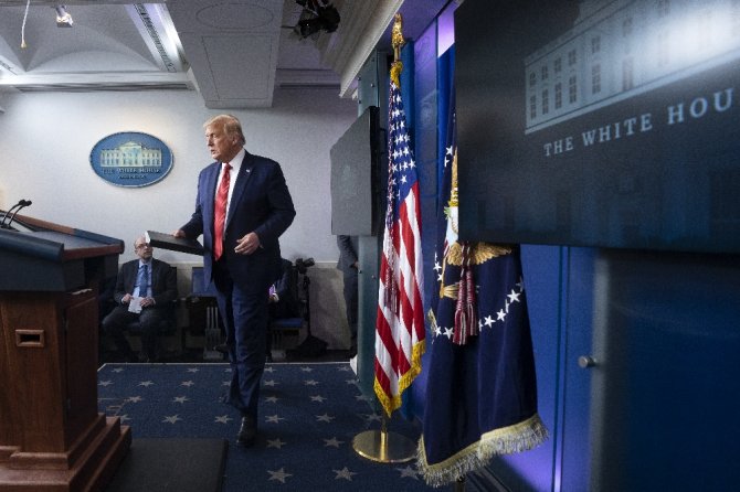 Trump Basın Toplantısını Yarıda Kesti