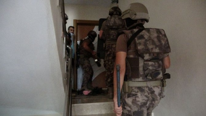 Adana’da Şafak Vakti Birçok Adrese Operasyon Düzenlendi