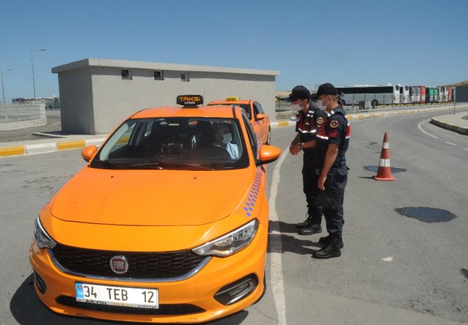 İstanbul Havalimanı’nda Taksicilere Covid-19 Denetimi