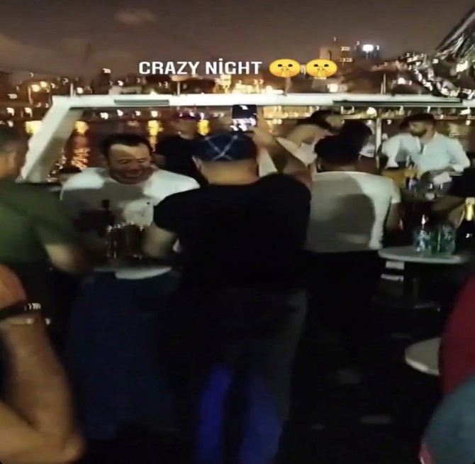 İstanbul Boğazı’nda Salgına Rağmen “Dansözlü” Yat Partileri Kamerada