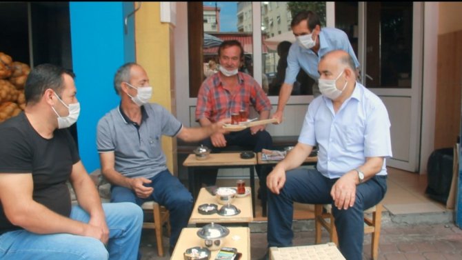 Sağlık Bakanı Koca Fotoğrafını Paylaşmıştı, O Çaycı Şimdi Meşhur Oldu