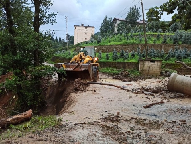 Trabzon’un Of Ve Hayrat İlçelerinde Sel Ve Heyelanların Ardından Yaralar Sarılmaya Çalışılıyor
