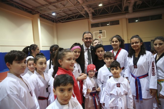 Bakan Kasapoğlu’ndan Başarılı Sporculara Yeni Müjde