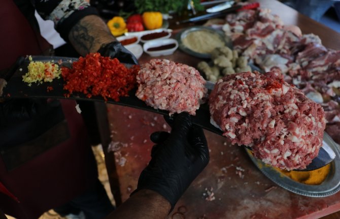 Adanalı Kebap Ustalarından Yeni ‘Korona Kebap’
