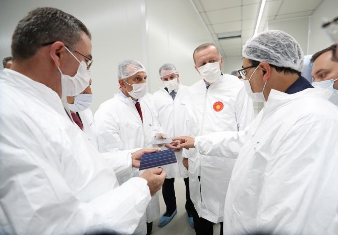 Türkiye’nin İlk Entegre Güneş Paneli Üretim Fabrikası Açıldı