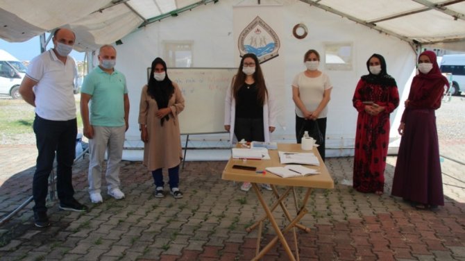 Giresun’da Mevsimlik Fındık İşçileri Okuma Ve Yazma Öğreniyor