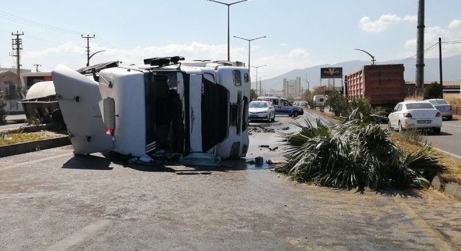 Turgutlu’da Kimyasal Madde Yüklü Tanker Devrildi: 1 Yaralı