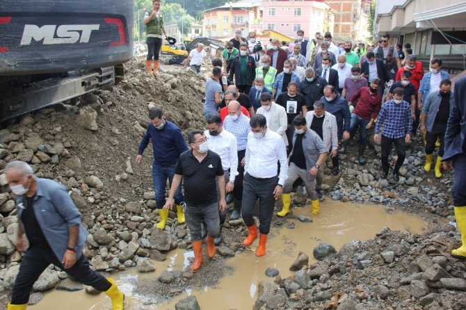 Çevre Ve Şehircilik Bakanı Murat Kurum Dereli İlçesinde İncelemelerde Bulundu