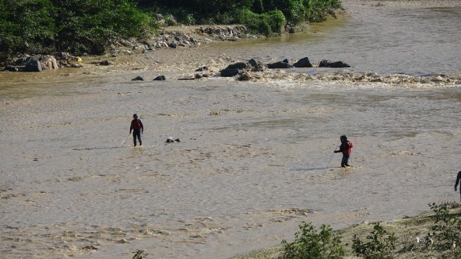Giresun’da Selde Kaybolan 8 Kişiyi Arama Çalışmaları Sürüyor