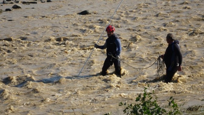 Giresun’da Selde Kaybolan 8 Kişiyi Arama Çalışmaları Sürüyor