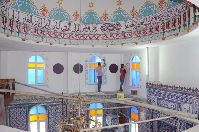 Nakkaş Karı-koca Camileri Nakşediyor