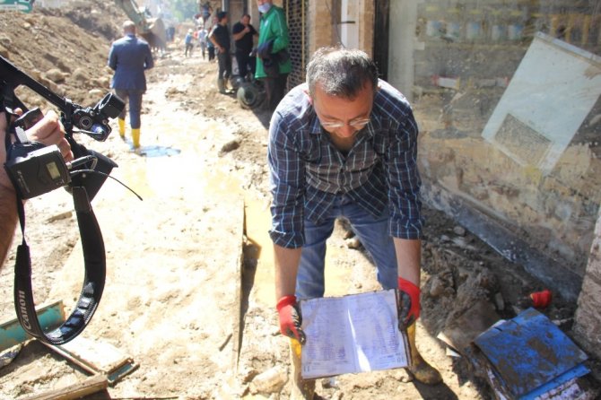 Kimisi Altınlarının Kimisi De Alacaklarının Peşinde