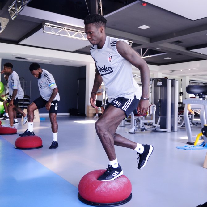 Beşiktaş, Salonda Çalıştı