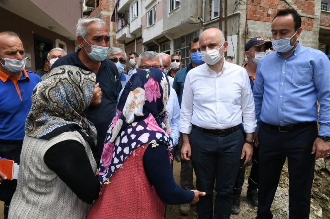 Ulaştırma Bakanı Karaismailoğlu, Selin Vurduğu Kovanlık Ve Çaldağ Beldelerinde İncelemelerde Bulundu