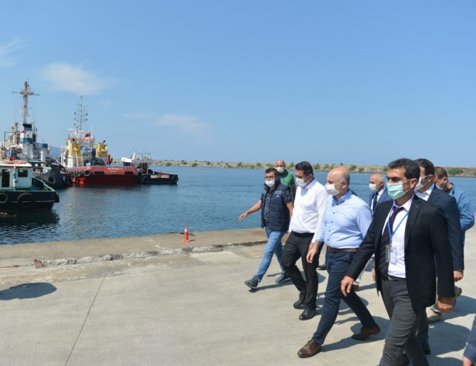 Bakan Karaismailoğlu Giresun Limanı’nda İncelemelerde Bulundu