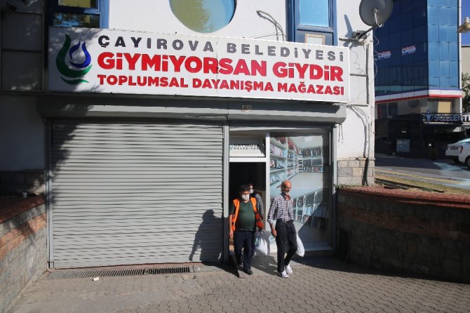 Barakadan Alınıp Barınma Merkezine Yerleştirilince Gözyaşlarına Boğuldu