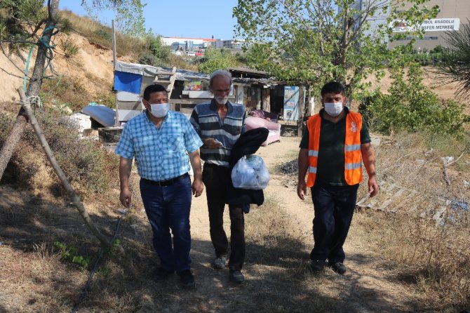 Barakadan Alınıp Barınma Merkezine Yerleştirilince Gözyaşlarına Boğuldu