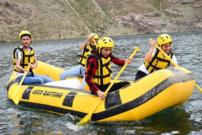 3 Bin Rakımda Rafting Keyfi