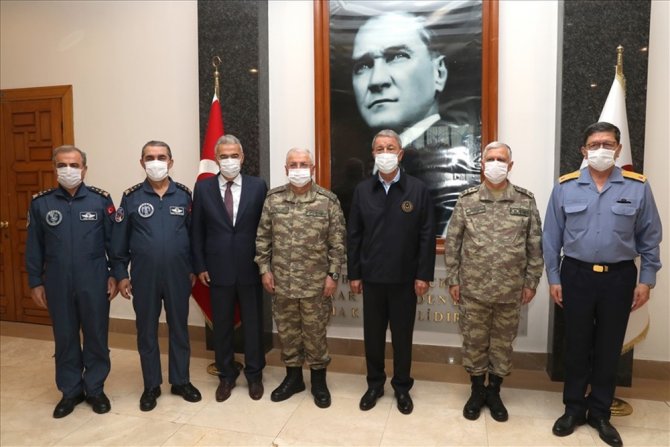 Milli Savunma Bakanı Akar, Eskişehir Valisi Ayyıldız’ı Ziyaret Etti