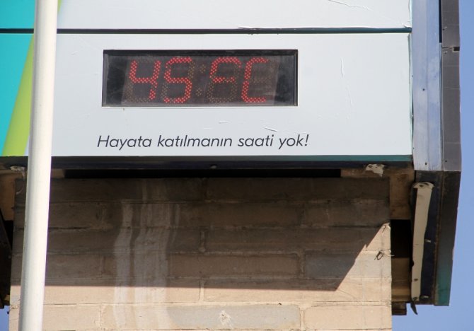 Termometreler 45 Dereceyi Gösterdi