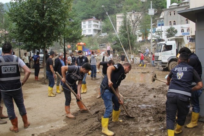Emniyet Ekipleri, Sel Felaketinde 7/24 Görev Aldılar