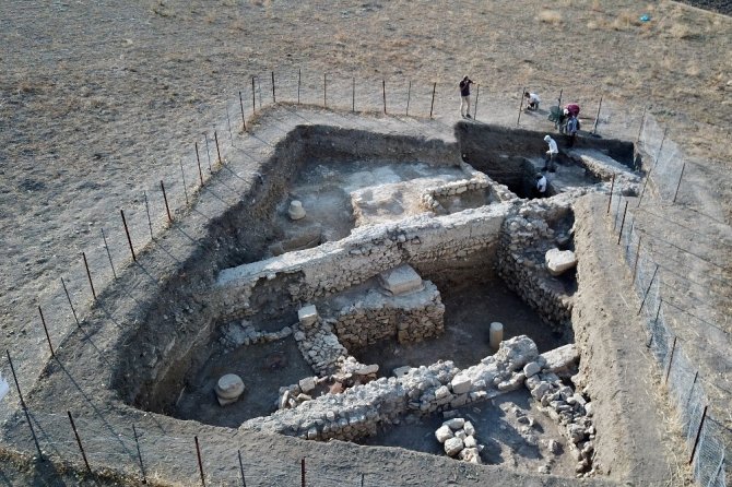 Satala Antik Kenti’ndeki Kazılarda Bin 500 Yıllık Roma Askeri Zırhı Bulundu