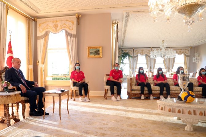 Cumhurbaşkanı Erdoğan, Avrupa Şampiyonu Millileri Kabul Etti