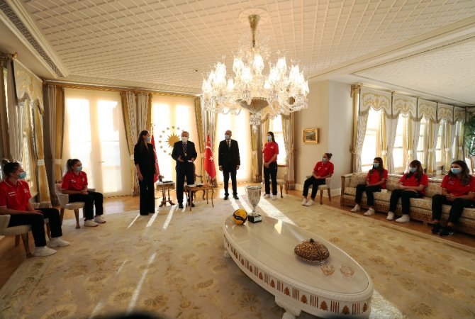 Cumhurbaşkanı Erdoğan, Avrupa Şampiyonu Millileri Kabul Etti