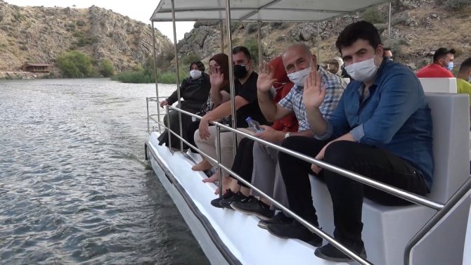 Tarih Ve Doğanın Bir Arada Olduğu Kanyonda ‘Tekne Turu’ Keyfi