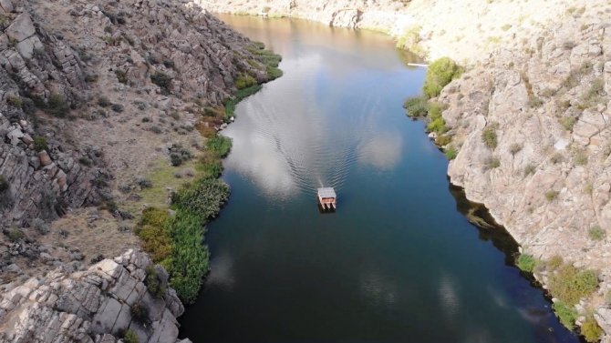 Tarih Ve Doğanın Bir Arada Olduğu Kanyonda ‘Tekne Turu’ Keyfi