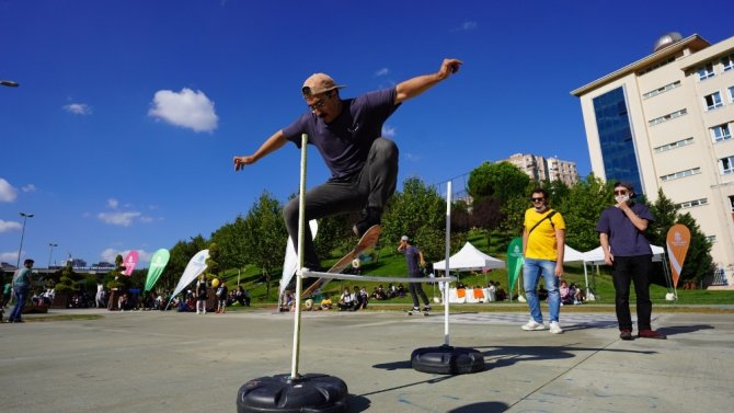 Başakşehir Sular Vadisi’nde Gençlerden Kaykay Şov