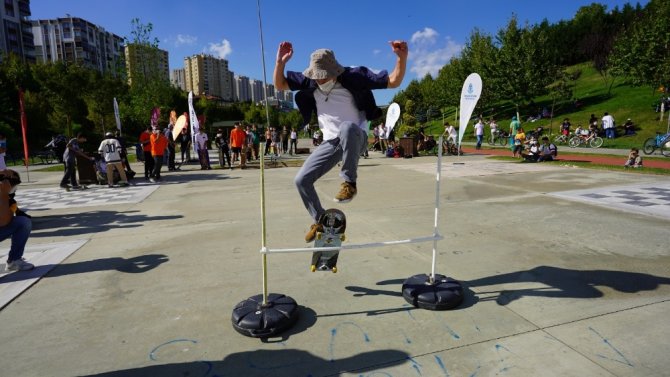 Başakşehir Sular Vadisi’nde Gençlerden Kaykay Şov