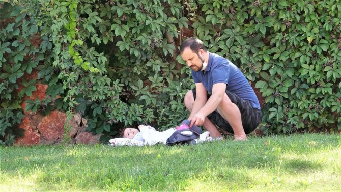 Anneler Sınavda, Babalar Dışarıda Ter Döktü