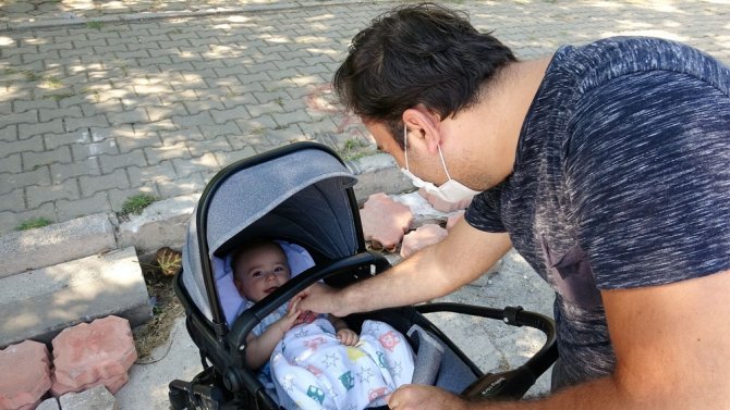 Anneler Sınavda, Babalar Dışarıda Ter Döktü