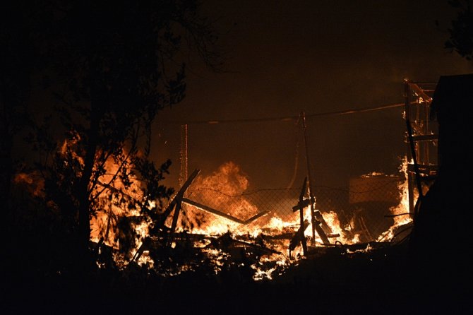 12 Bin Mültecinin Yaşadığı Moria Kampı Kül Oldu
