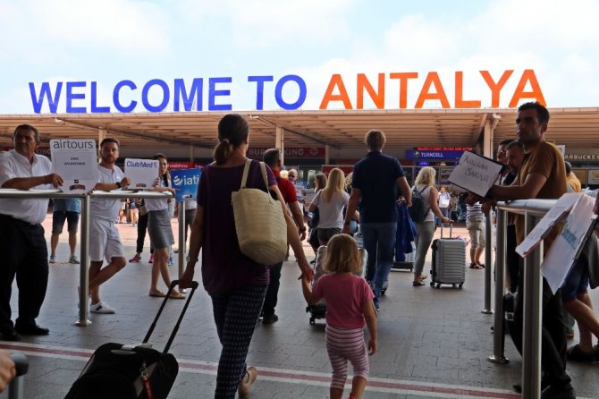 Antalya Turizmdeki Rakiplerini Hayal Kırıklığına Uğrattı
