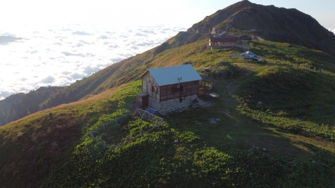 Artvin’de Nopapeni Yaylası Bulut Deniziyle Ziyaretçilerini Büyülüyor