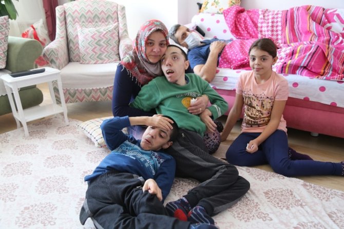 İki Engelli Çocuğuna Bakarken Kansere Yakalanan Baba Hayatını Kaybetti