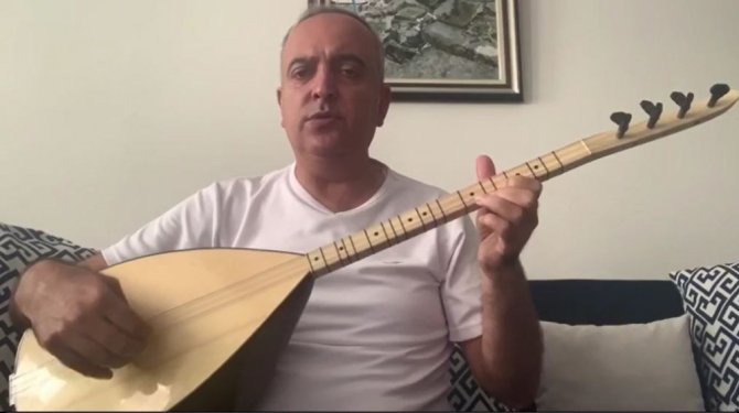 Karantinada Olan Belediye Başkanı Bağlamasıyla Konser Verdi