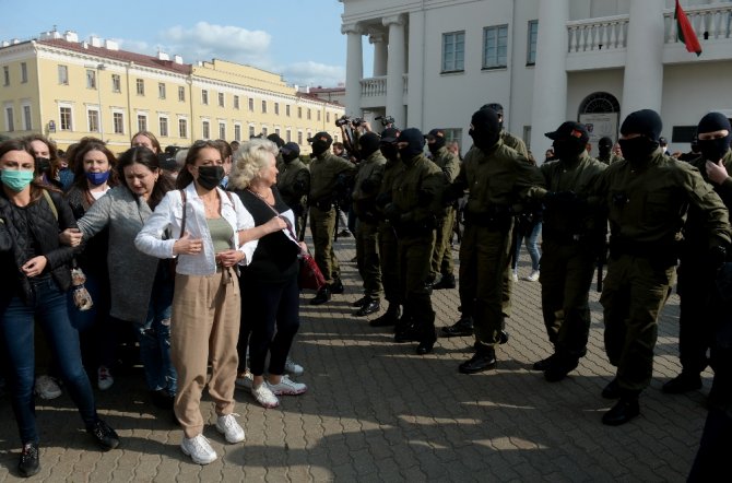 Belarus’ta Muhalif Kolesnikova’ya Destek Yürüyüşü