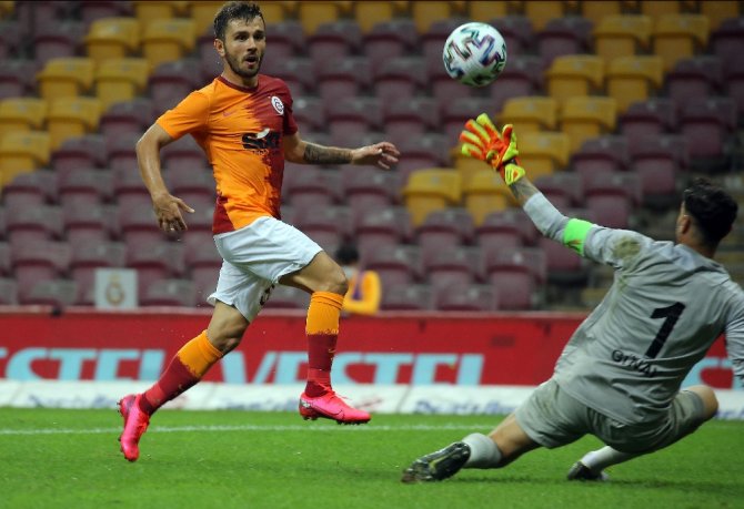 Galatasaray 3 Golle Başladı