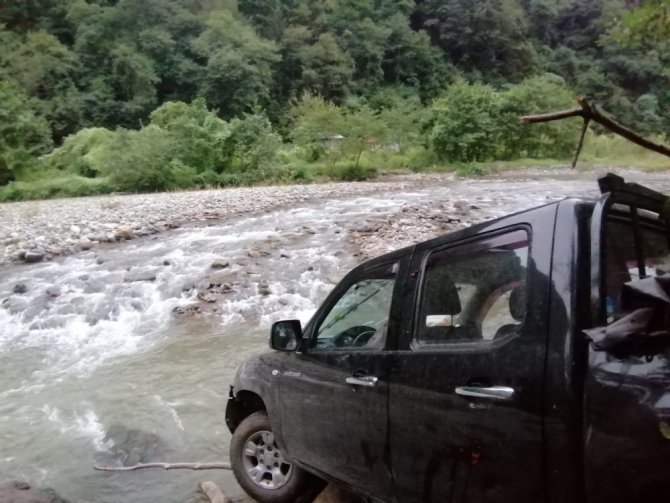 Pikap Şarampole Yuvarlandı: 4 Yaralı