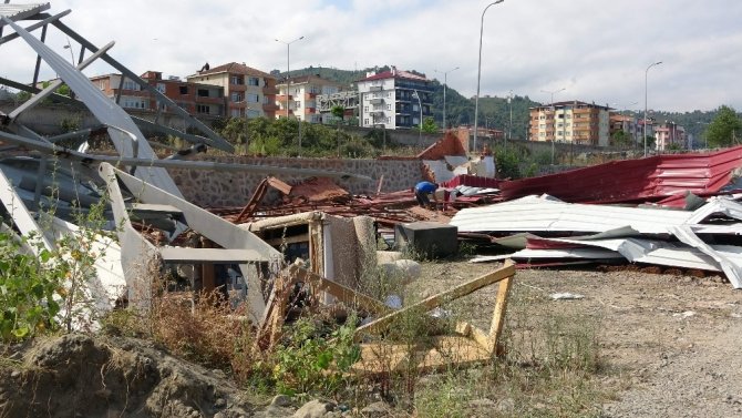 Trabzon’da Balıkçı Barınakları Ve Balık Depoları Yıkıldı