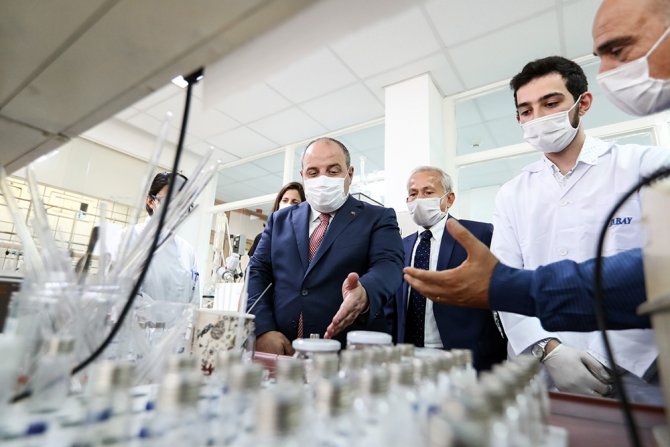 Bakan Varank’tan Covid-19 Tedavisinde Kullanılan İlacın Üretildiği Fabrikaya Ziyaret