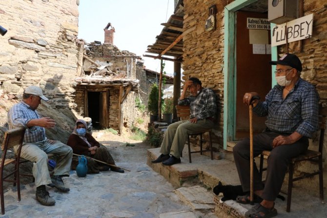 Sadece 5 Kişinin Yaşadığı “Kendinden Sosyal Mesafeli” Köy